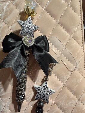 Black and silver fancy rhinestone pen and matching phone charm.